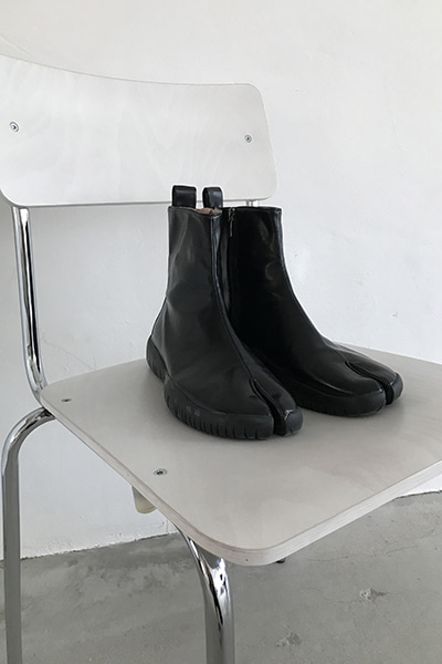 TABI ANKLE BOOTS